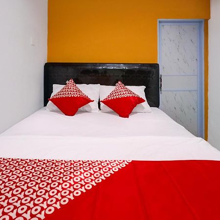 Super Oyo Capital O 93076 Batam Backpacker Guesthouse 2 Pembunuh Экстерьер фото